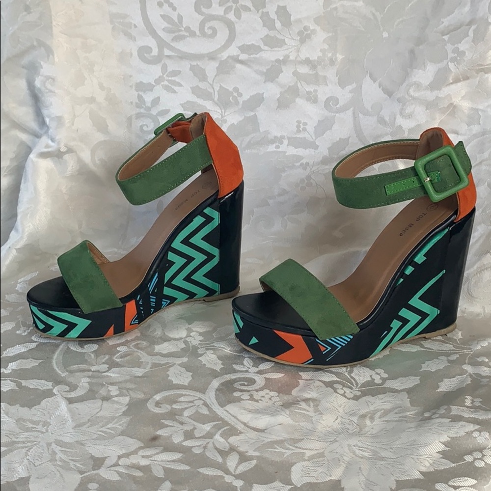 EUC Top Moda Wedge Heels Size 6